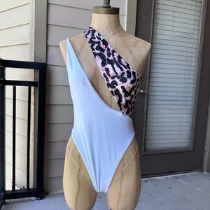 Asymmetrical One-Shoulder Swimsuit
